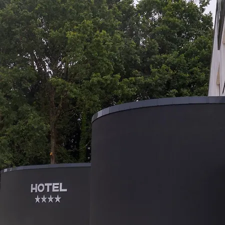 Hotell La 4*